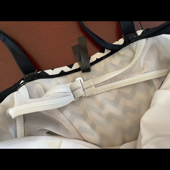 TORRID Woman’s Plus Size One Piece Bathing Suit size 1X - Picture 4 of 8